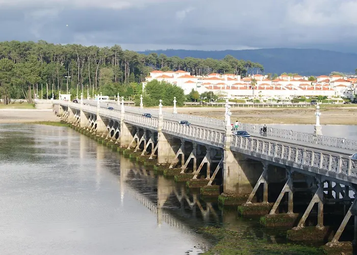 ホテル Puente De La Toja 3*