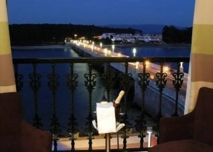 ホテル Puente De La Toja オ・グローベ